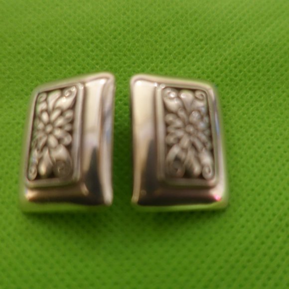 Earrings - Picture 2 of 4